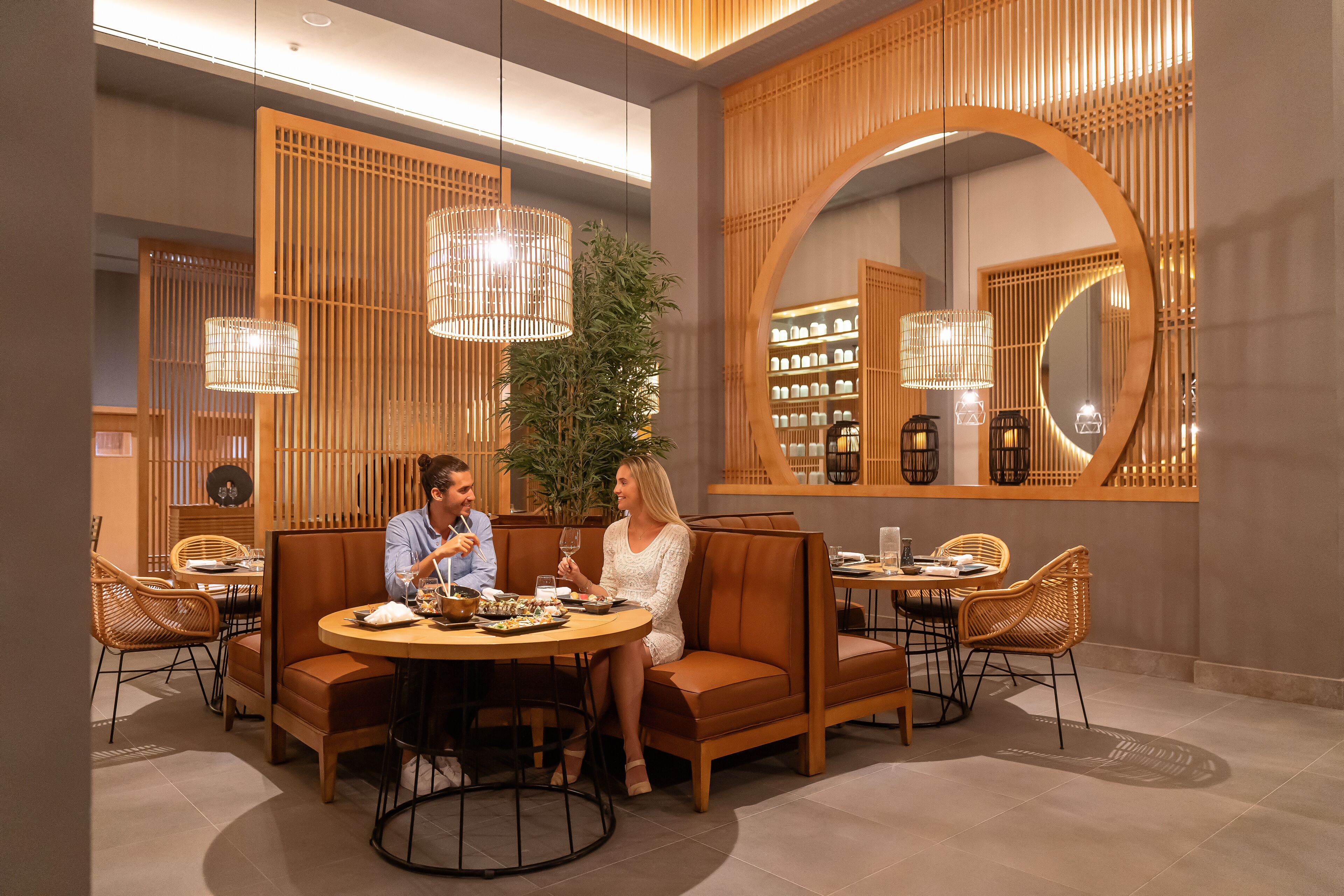 5 restaurants, breakfast, lunch, dinner served; international cuisine