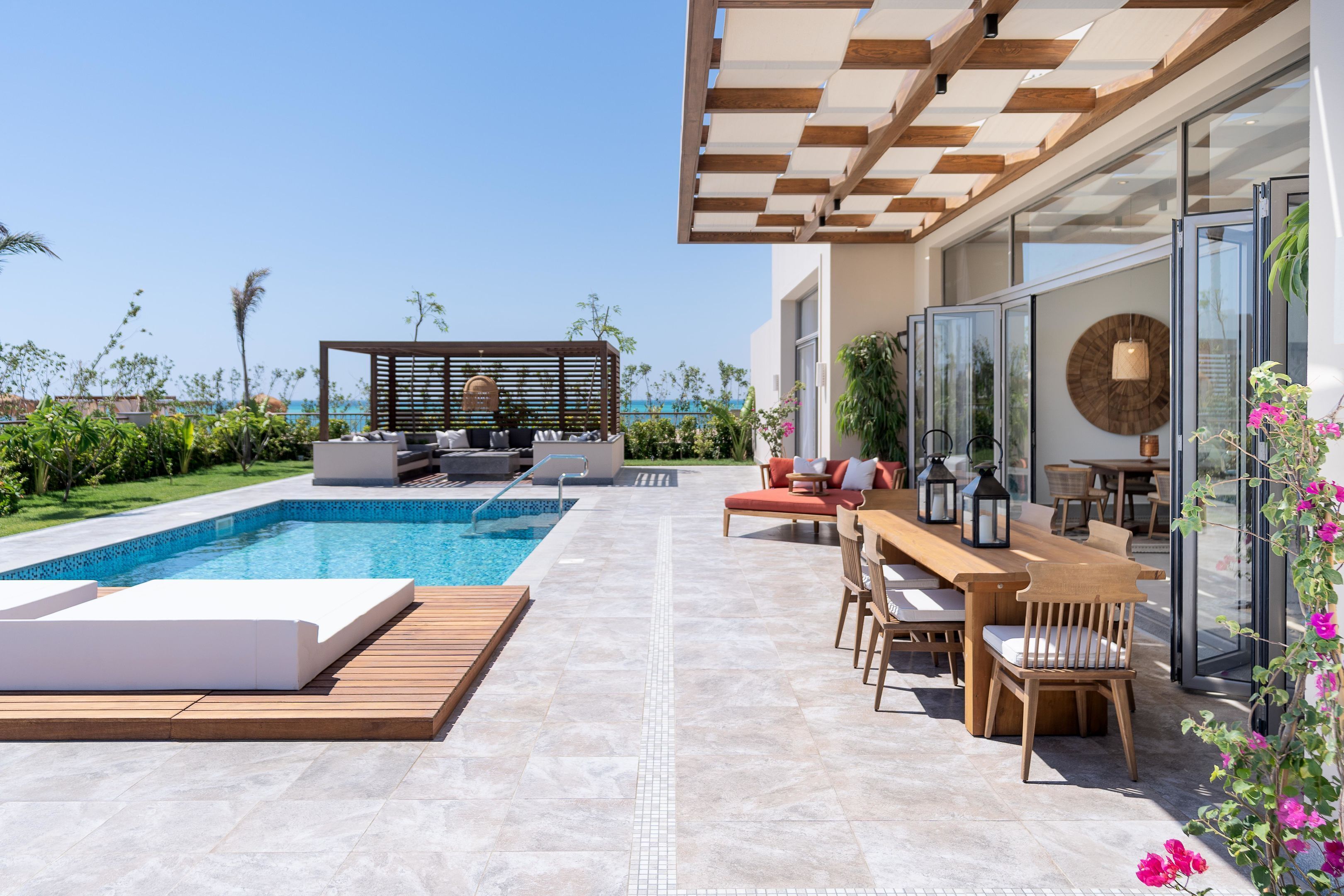 2 outdoor pools