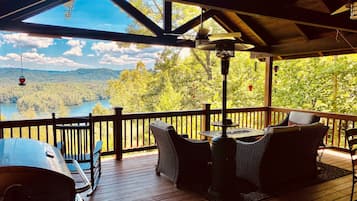 House, 3 Bedrooms | Balcony