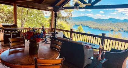 Bear's Mountaintop Views 3 Bedroom Chalet by RedAwning