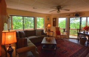 House, 3 Bedrooms | Ruang tamu