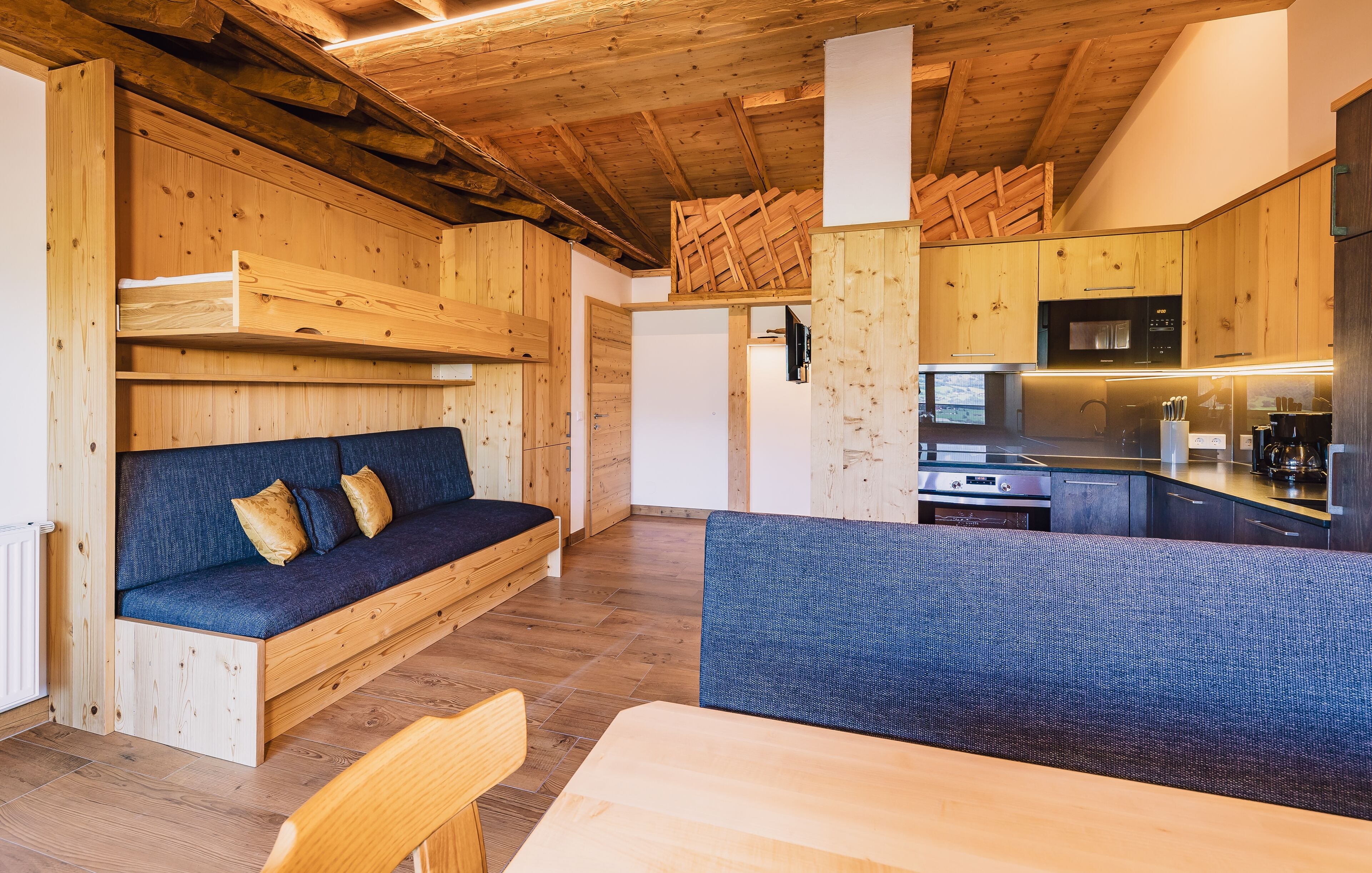 Panorama appartement, terras | Woonruimte | Flatscreentelevisie
