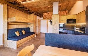 Panoramic Apartment, Terrace | Living area | Flat-screen TV - Hotel Garni Panorama Guggenbichl (Kaprun)