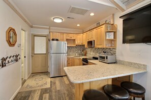 Condo, 1 Bedroom | Private kitchen