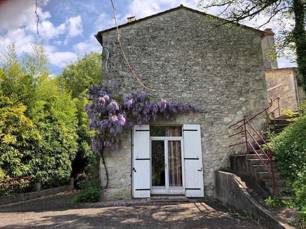Exterior - Country house with swimming pool and panoramic view (Bonneville-et-Saint-Avit-de-Fumadières)