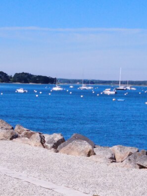 A coastal scene with a rocky shoreline and multiple boats anchored in the water. - 3* HOUSE WITH GARDEN AND TERRACE (for 8 people) in Pont-L'Abbé (Pont-l'Abbé)