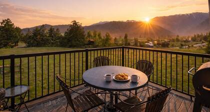 Berg Haus/ Near Town, Hot Tub, Wi-Fi, Views, Dogs