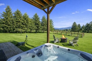 Outdoor spa tub - Near Town | Views | Hot Tub | Dogs OK | Firepit (Leavenworth)