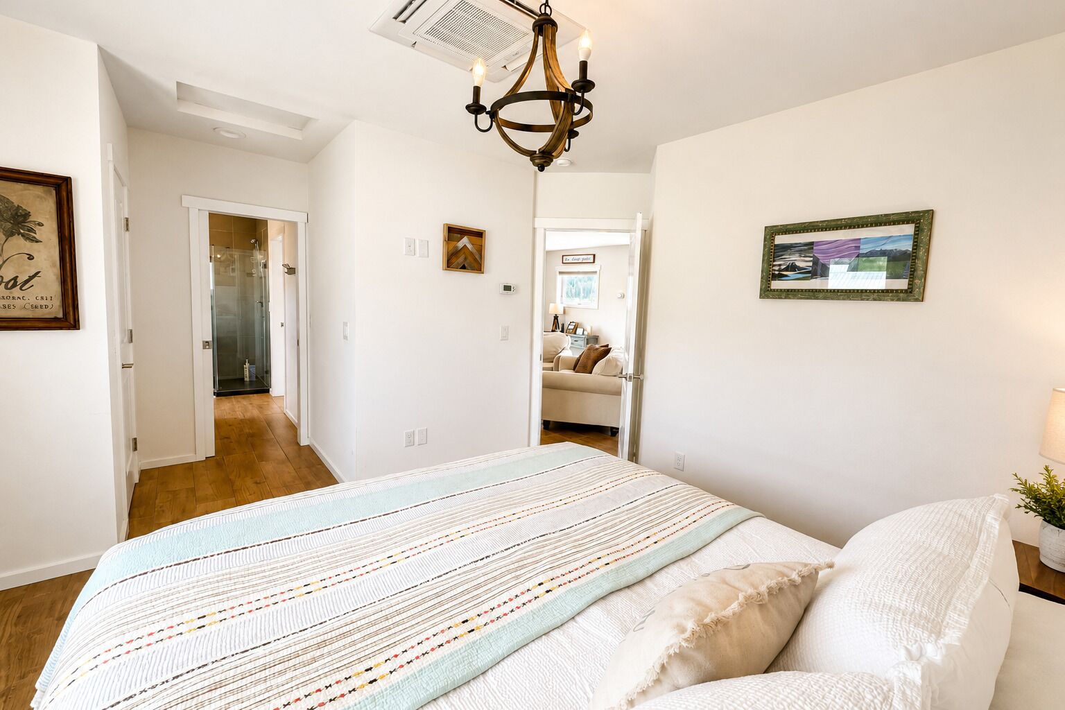 1 chambre, fer et planche à repasser, accès au Wi-Fi (inclus)