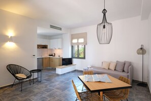 Grand Suite, 2 Bedrooms, Sea View | Living area | 32-inch flat-screen TV with satellite channels, TV - Margo Beach Hotel (East Mani)