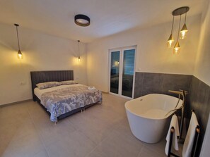 House | 5 bedrooms, iron/ironing board, free WiFi, bed sheets - Holiday Home Nino With Amazing Swimming Pool (Split)