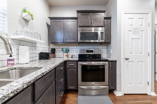 Rock & Roll Chickasha | Fiber | TV | W/D | Parking