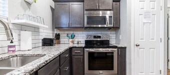 Rock & Roll Chickasha | Fiber | TV | W/D | Parking