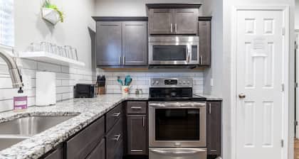 Rock & Roll Chickasha | Fiber | TV | W/D | Parking