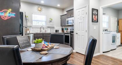 Rock & Roll Chickasha | Fiber | TV | W/D | Parking