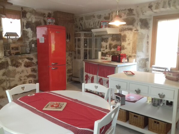 Dining - La Cascade (Joannas)