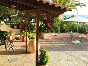 Terrace/patio - Sunrise 4 - Beautifully Located Air Conditioned Apartment Above Beach (Xiropigado)
