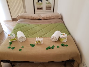 1 dormitorio, cuna de viaje, wifi gratis y ropa de cama