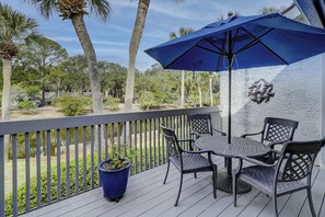 Property grounds - 12 Turtle Lane Club - Lagoon Views & Steps to the Beach (Hilton Head Island)