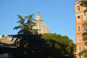 Exterior - Vatican corner Family Apartment 3BD 2 BA (roma)