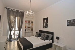 1 dormitorio, tabla de planchar con plancha, Internet