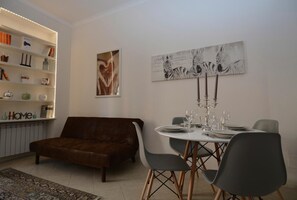 Dining - Vatican corner Family Apartment 3BD 2 BA (roma)