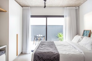 城市开间 | 办公桌、笔记本电脑工作区、免费 WiFi、床单