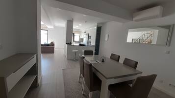 Premier Apartment | Dining room