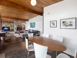 Dining - Waterfront Home! Newly Remodeled! (weow) (Friday harbor)