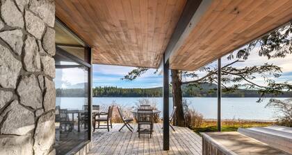 Waterfront Home! Newly Remodeled! (weow)