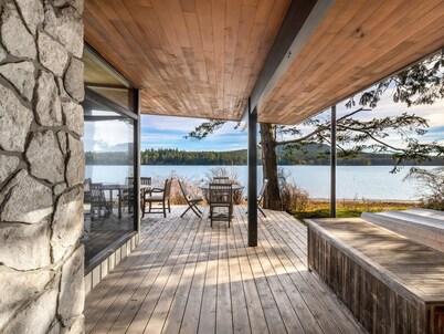 Waterfront Home! Newly Remodeled! (weow)