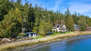 A large house with a dock by a lake, surrounded by dense forest. - Waterfront Home! Newly Remodeled! (weow) (Friday harbor)