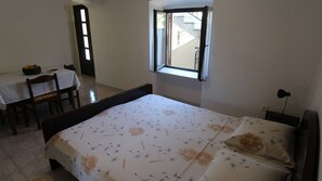 1 soveværelse, sengetøj