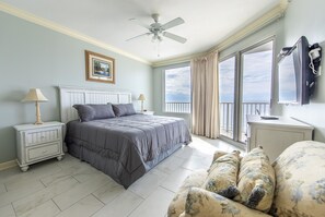 3 slaapkamers, een strijkplank/strijkijzer, internet, beddengoed