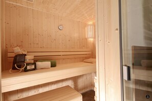 Sonnenweg 15 | Bathroom | Separate tub and shower, hair dryer, heated floors - Sonnenweg 15 (Diemelsee)