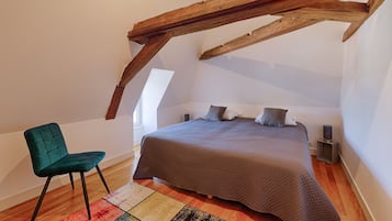 6 habitaciones, tabla de planchar con plancha y cuna de viaje