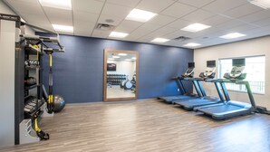A gym with treadmills, exercise balls, and a mirrored wall. - Hampton Inn by Hilton Richwood Cincinnati South (Walton)