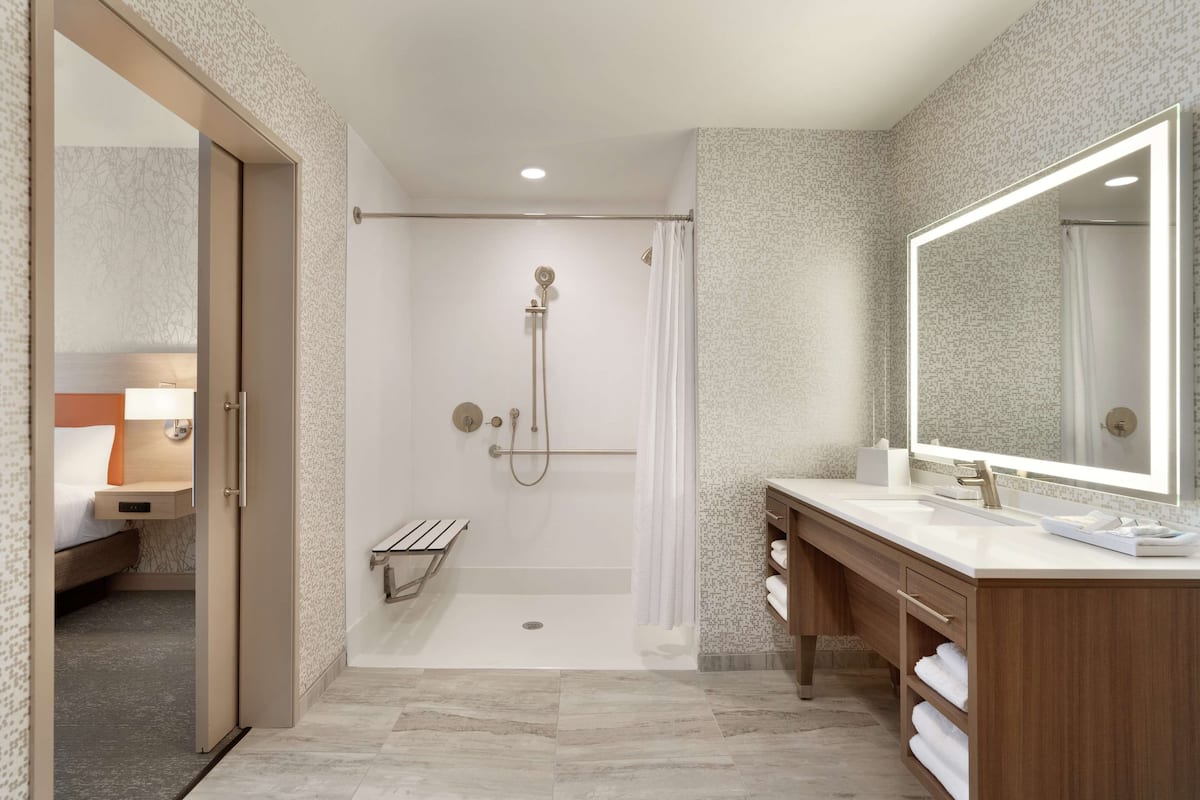suite, 1 king bed, accessible (mobility & hearing, roll-in shower) | bathroom shower