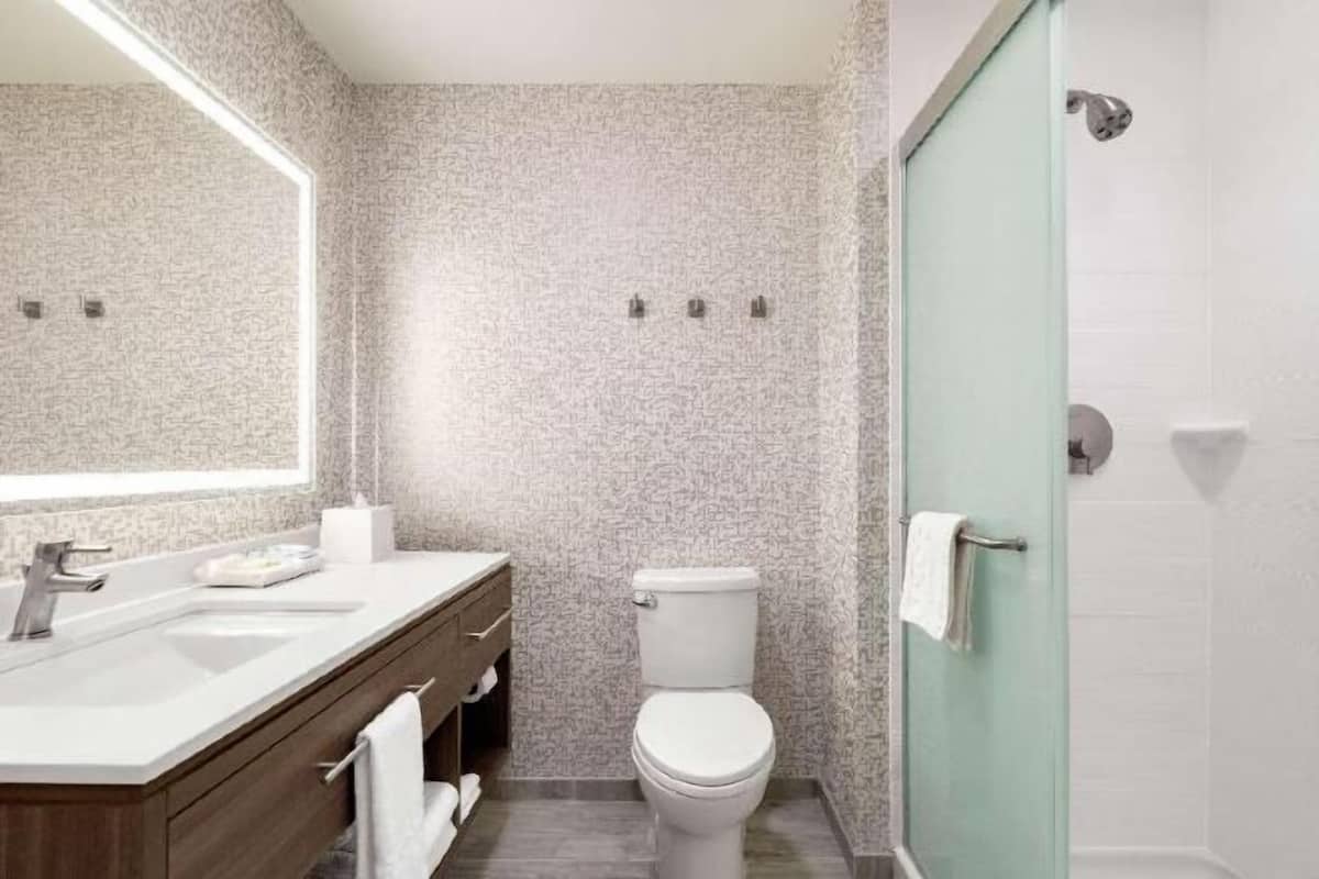 Baño | Amenidades de baño gratuitas, secadora de cabello, toallas, jabón