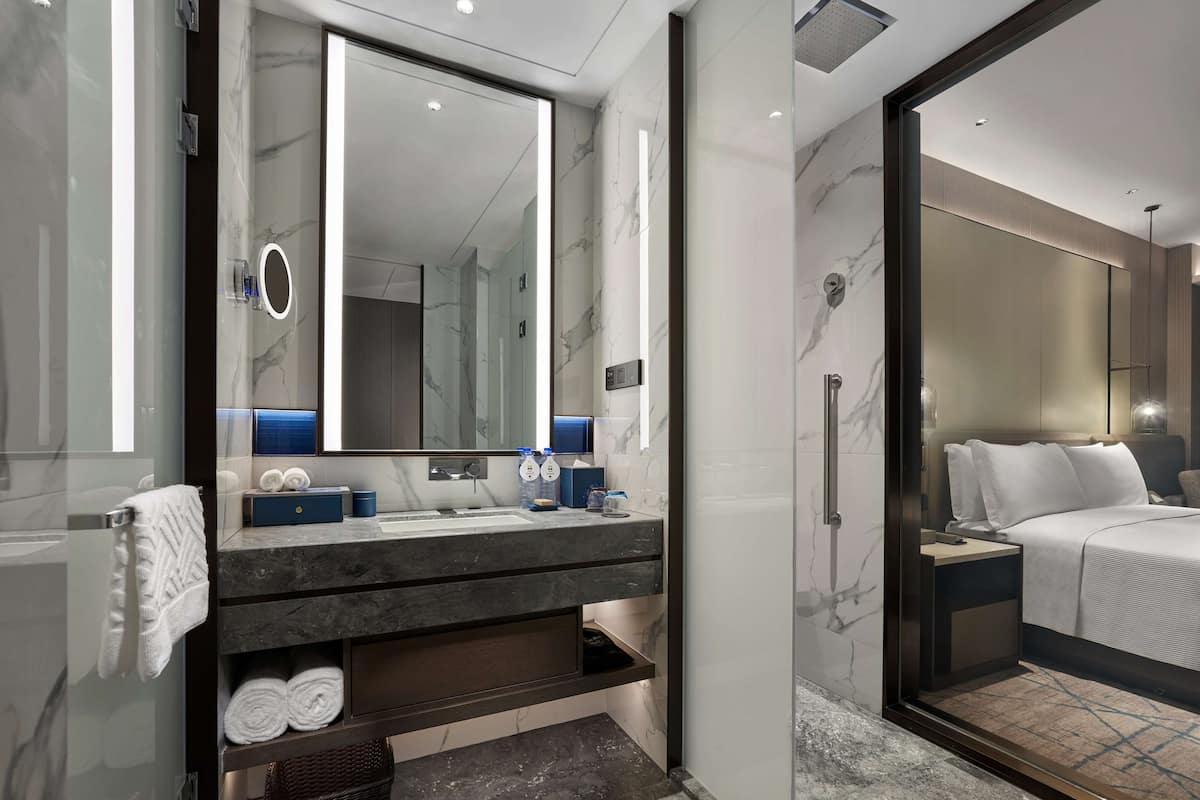 1 bedroom, minibar, in-room safe, desk