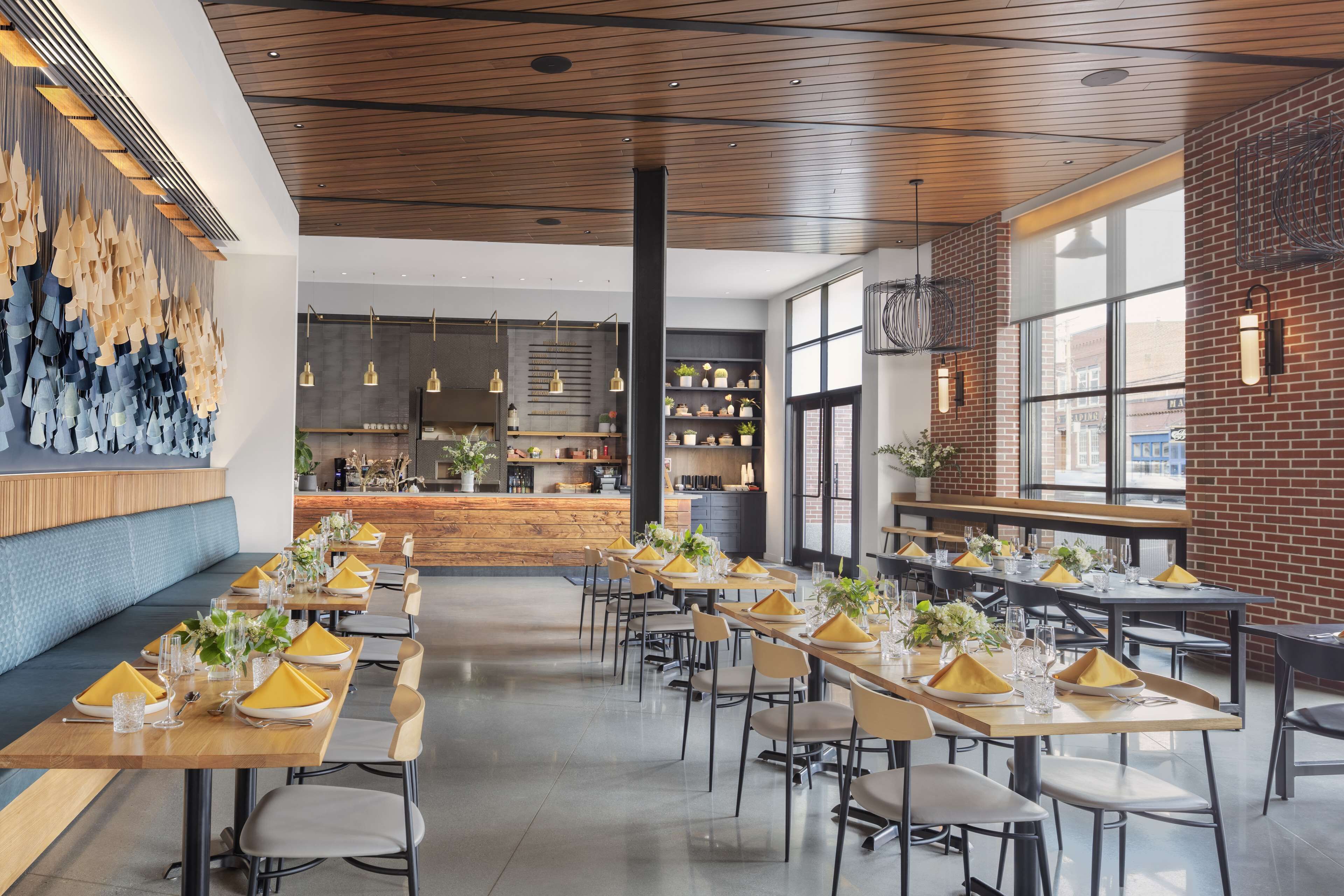 2 restaurants, breakfast, lunch, dinner served; american cuisine