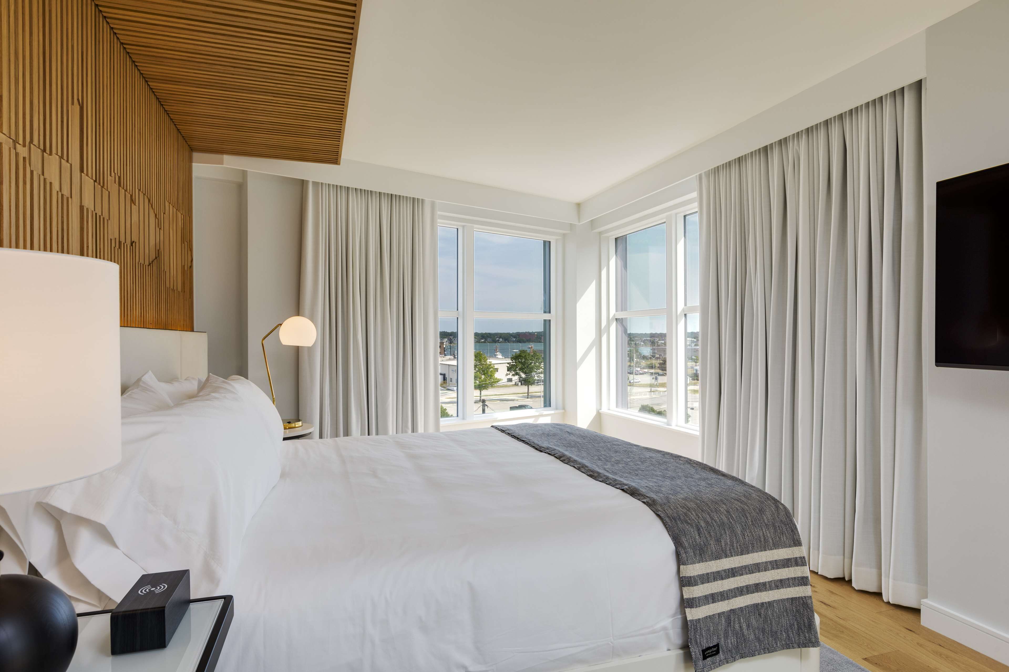 premium bedding, in-room safe, desk, laptop workspace