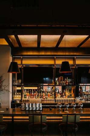 2 restaurants; ze serveren er ontbijt, lunch, diner en brunch 