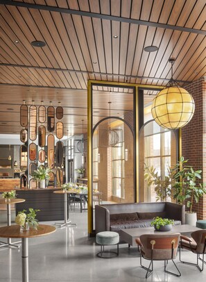 Lobby - Canopy by Hilton Portland Waterfront (Portland)