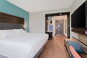 Room, 1 King Bed | Desk, laptop workspace, iron/ironing board, free WiFi - Tru By Hilton Bradenton I-75, FL (Bradenton)
