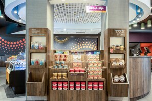 Snack bar - Tru By Hilton Bradenton I-75, FL (Bradenton)