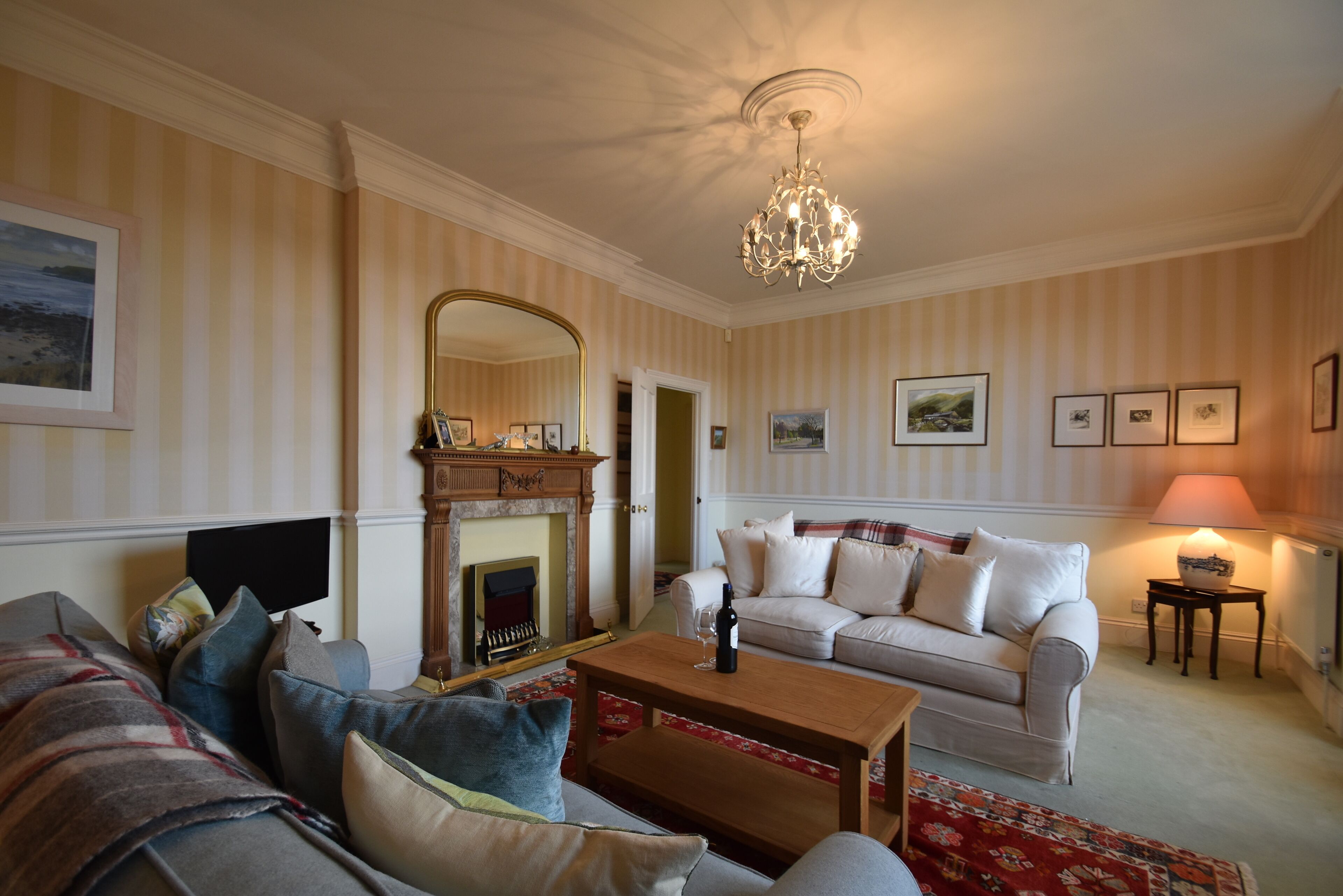 Family House | Living area | Flat-screen TV