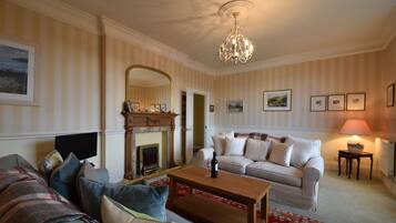 Maison Familiale | Coin séjour | Télévision à écran plat