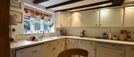 Family House | Private kitchen | Full-size fridge, oven, stovetop, electric kettle