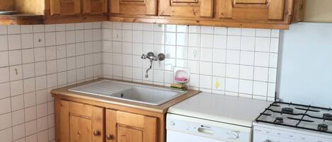 Réfrigérateur, micro-ondes, four